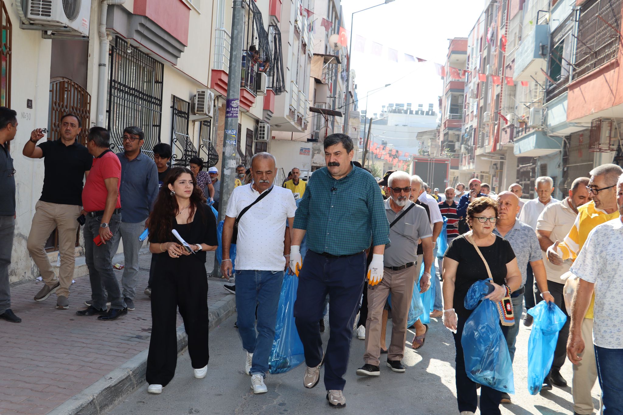 TOROSLAR’DA DİP KÖŞE TEMİZLİK DEVAM EDİYOR