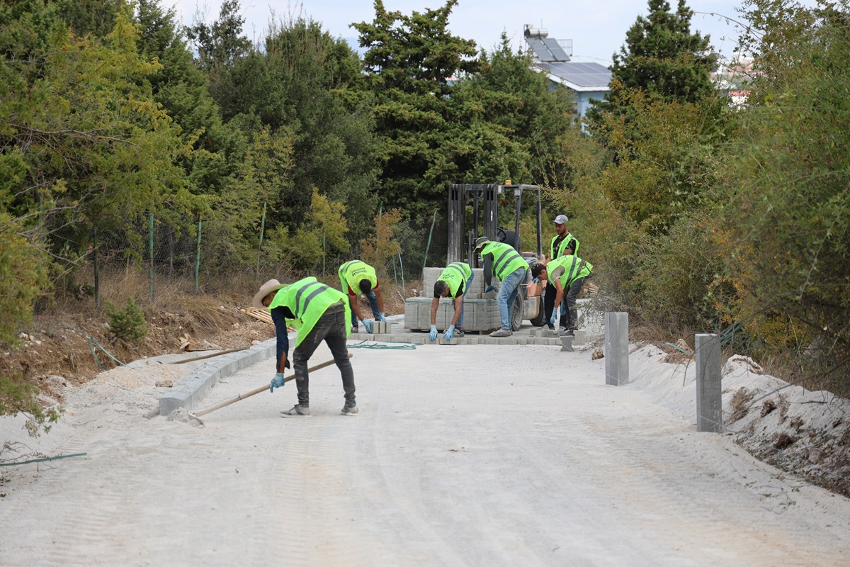 TOROSLAR’IN KIRSAL MAHALLELERİNDE YOLLAR YENİLENİYOR - Görsel 5