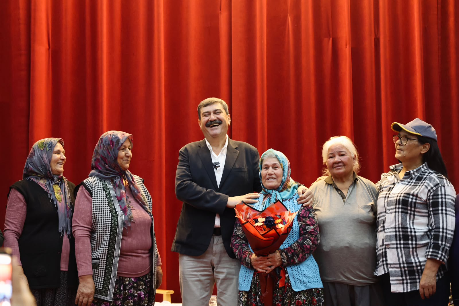 TOROSLAR’DA “ANNE ELİMİ BIRAKMA” TİYATRO OYUNU YÜREKLERE DOKUNDU