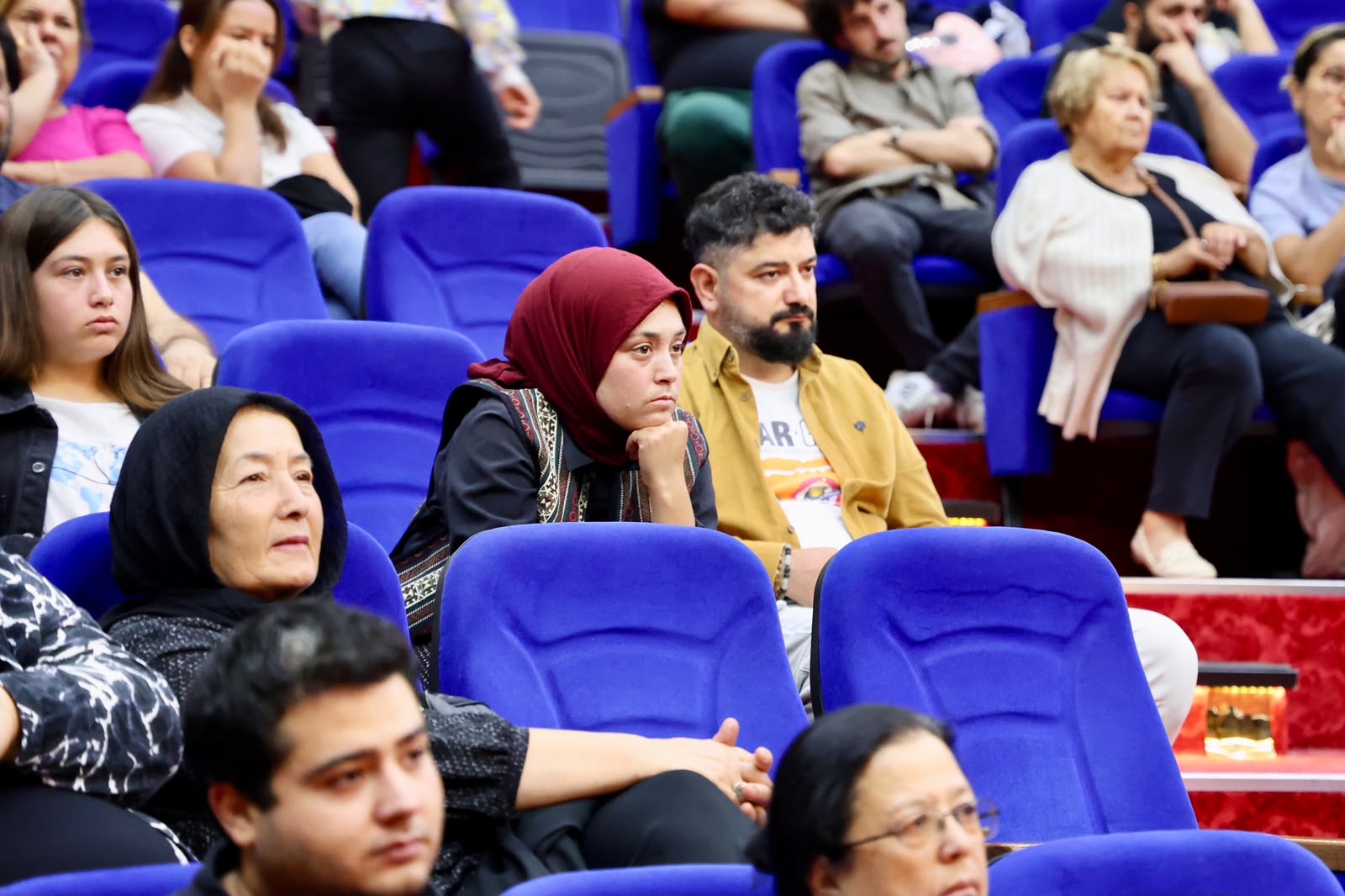 TOROSLAR’DA “ANNE ELİMİ BIRAKMA” TİYATRO OYUNU YÜREKLERE DOKUNDU - Görsel 13