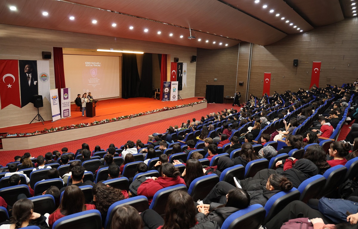TOROSLAR’DA ÖĞRENCİLERE SİBER SUÇLAR VE DİJİTAL TEHLİKELER ANLATILDI