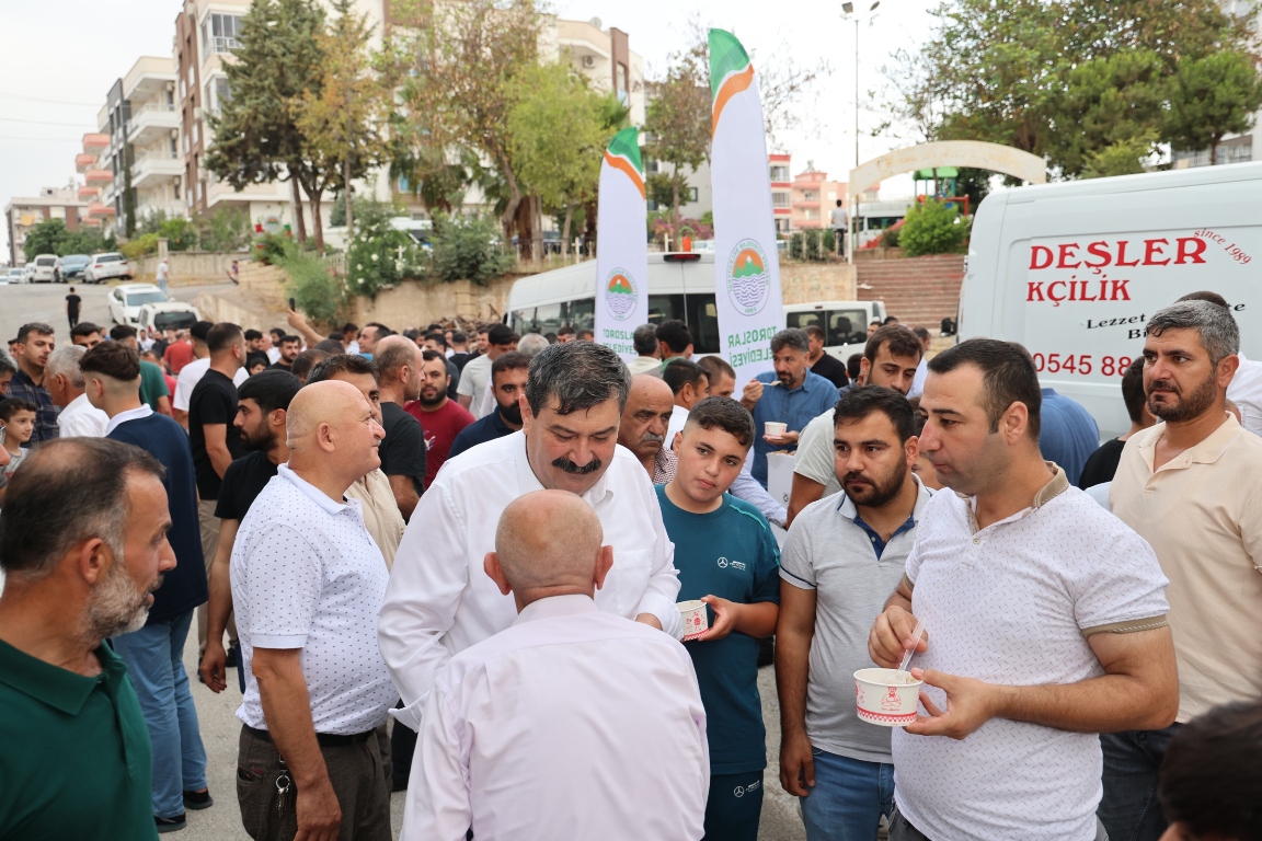 BAŞKAN YILDIZ, VATANDAŞLARLA BAYRAMLAŞTI, KURBAN KESİM YERLERİNİ ZİYARET ETTİ