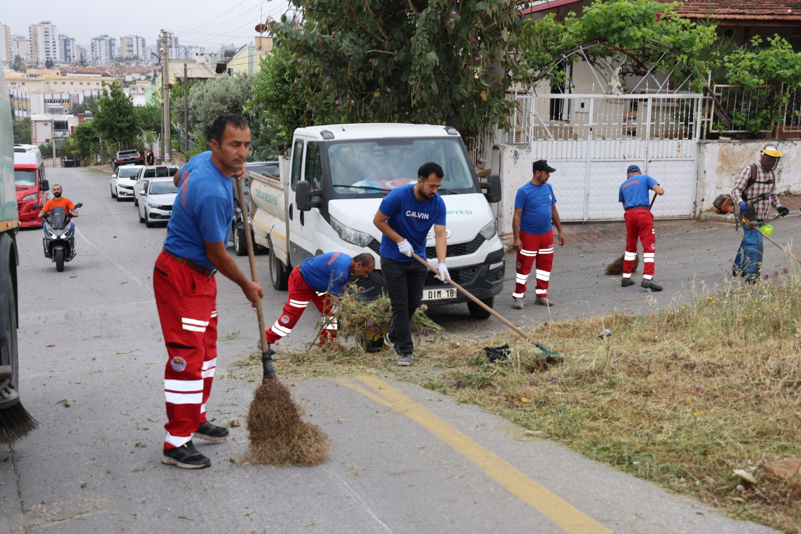 BAŞKAN YILDIZ, 1 MAYIS EMEK ve DAYANIŞMA GÜNÜ’NDE SAHA ÇALIŞMASI YAPAN PERSONELİYLE BİR ARAYA GELDİ