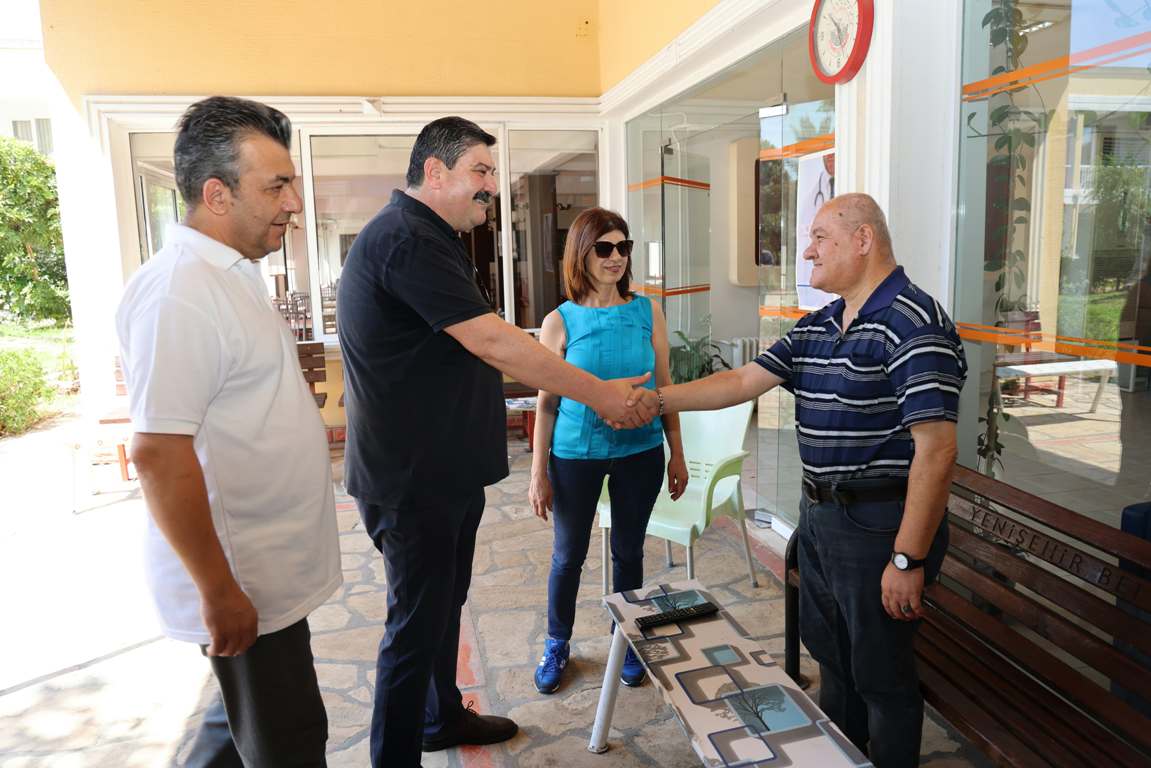 BAŞKAN YILDIZ’DAN HUZUREVİ SAKİNLERİNE BAYRAM ZİYARETİ