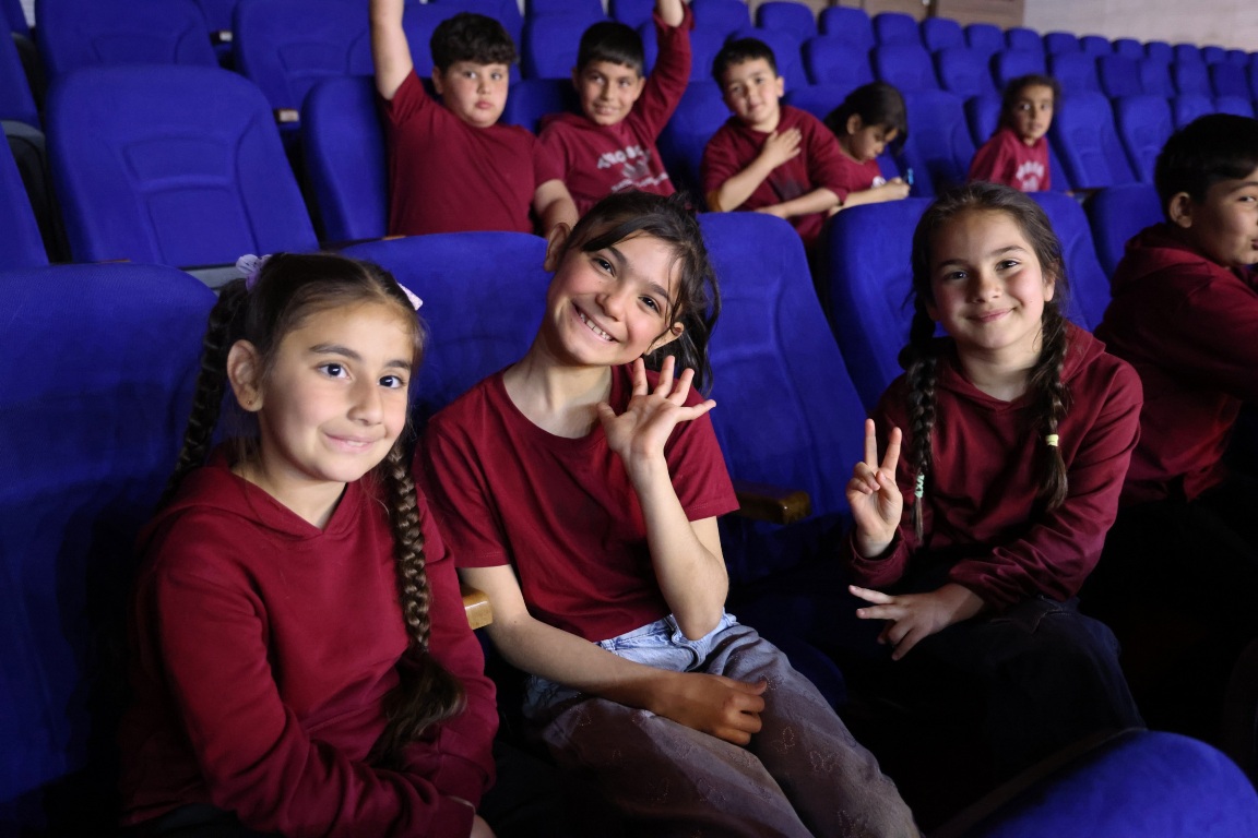 TOROSLAR’DA ÇOCUKLARA “TEKNOLOJİ BAĞIMLILIĞI” TİYATROYLA ANLATILDI