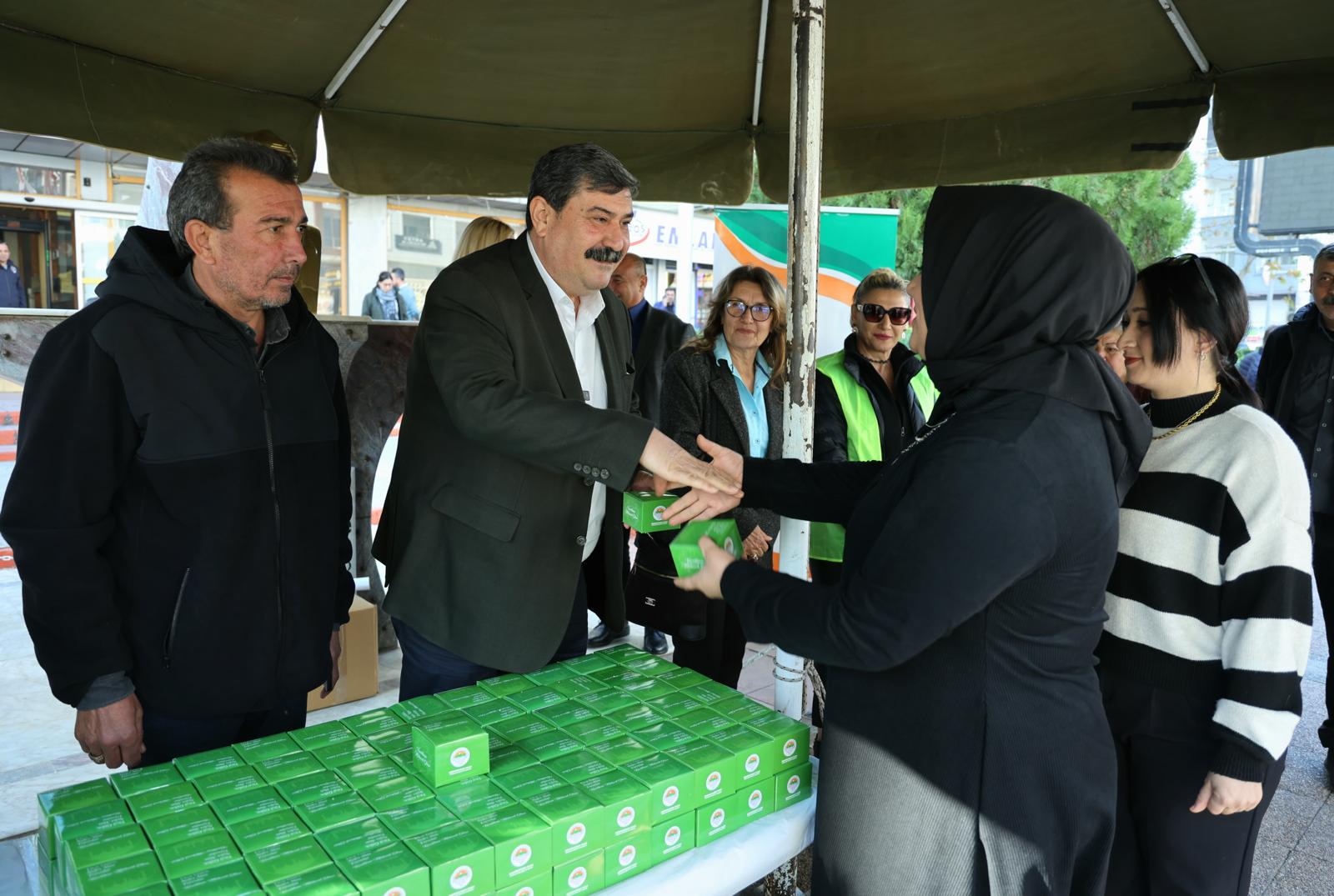 BAŞKAN YILDIZ, KANDİL SİMİDİ DAĞITTI