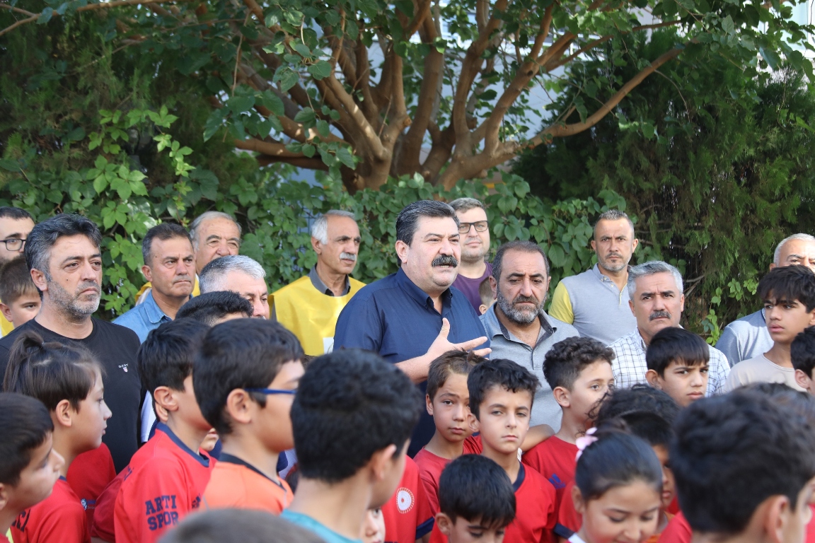 TOROSLAR’DA ÇOCUKLAR OYUN OYNADIKLARI PARK, YEŞİL ALAN VE SOKAKLARDA ÇÖP TOPLADI