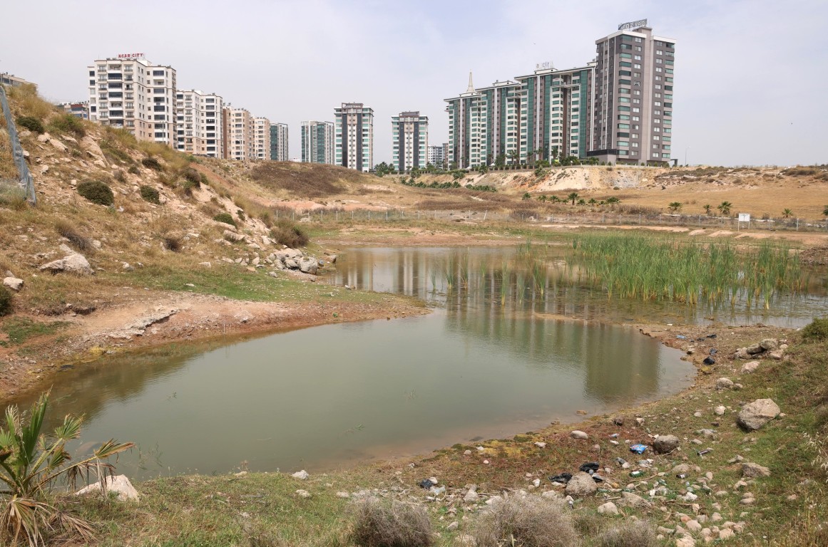 TOROSLAR’DA KADERİNE TERK EDİLEN GÖLET ALANINDA ISLAH ÇALIŞMALARINA BAŞLANDI