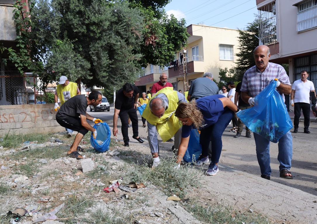TOROSLAR’DA TEMİZLİK DAYANIŞMASI SÜRÜYOR