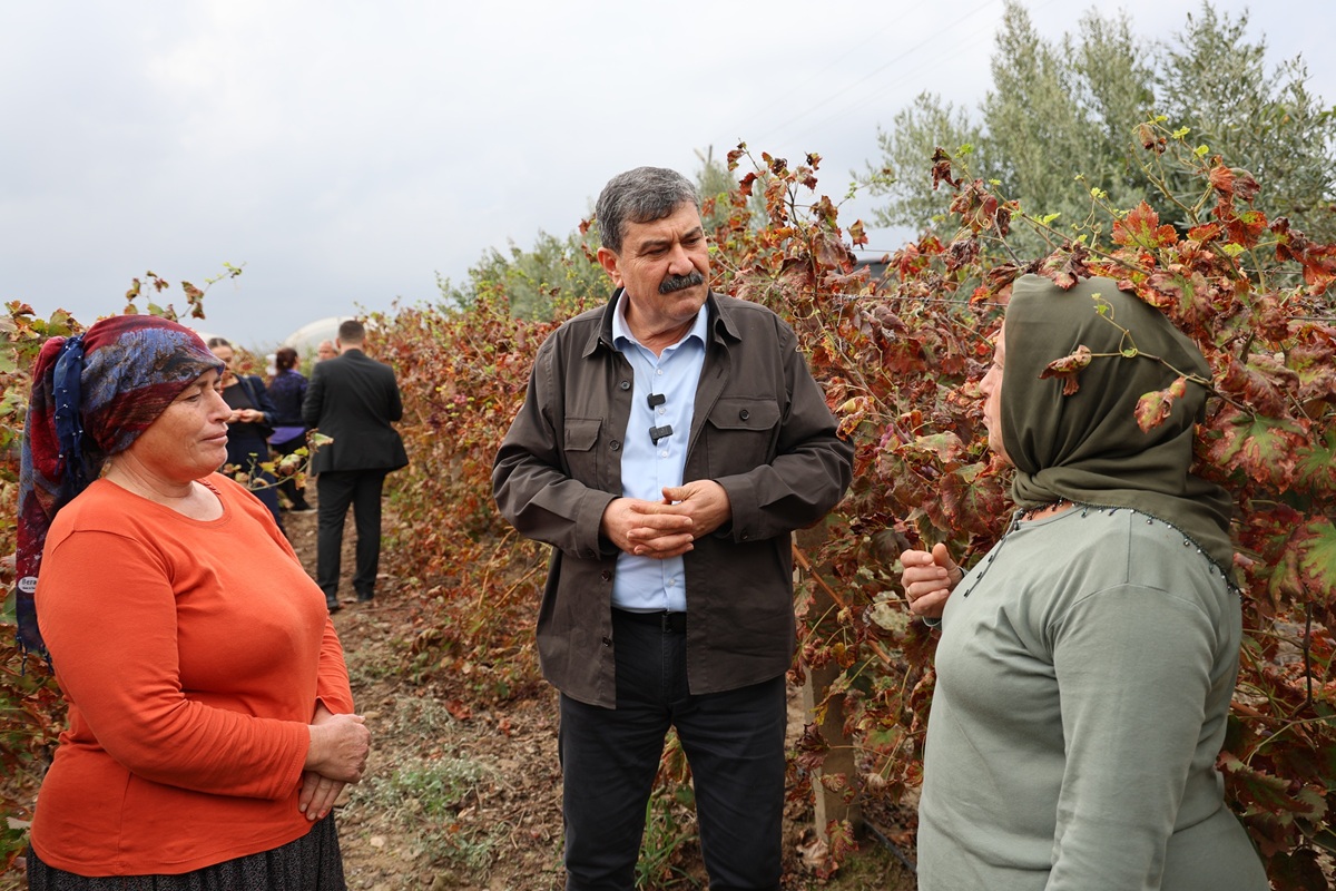 BAŞKAN YILDIZ, KADIN ÇİFTÇİLERLE TARLADA BULUŞTU - Görsel 4