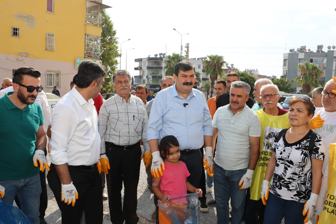 BAŞKAN YILDIZ, TEMİZLİK KAMPANYASI İÇİN YİNE SOKAKLARDAYDI