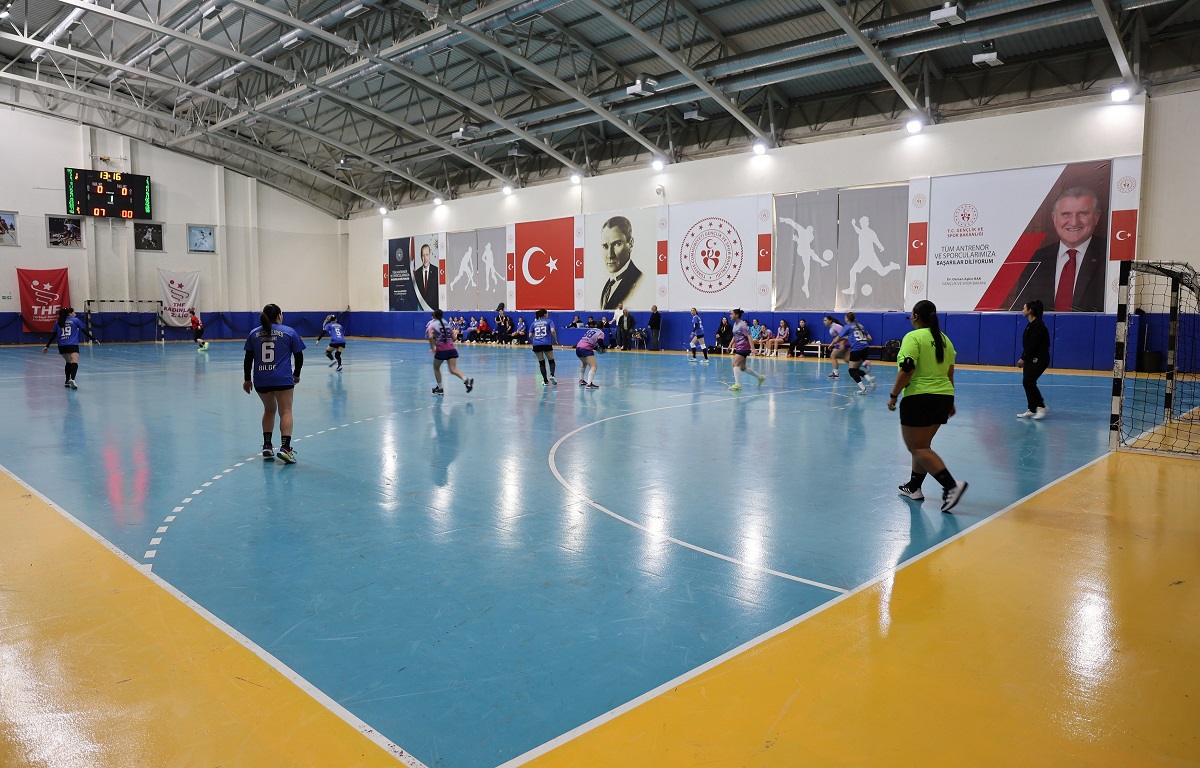 TOROSLAR’IN MELEKLERİ 8 MART’TA PARKEYE İNDİ