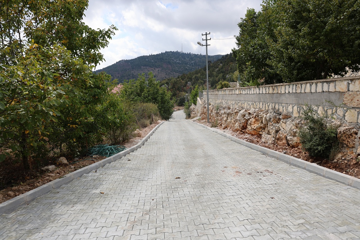 TOROSLAR’IN KIRSAL MAHALLELERİNDE YOLLAR YENİLENİYOR - Görsel 7