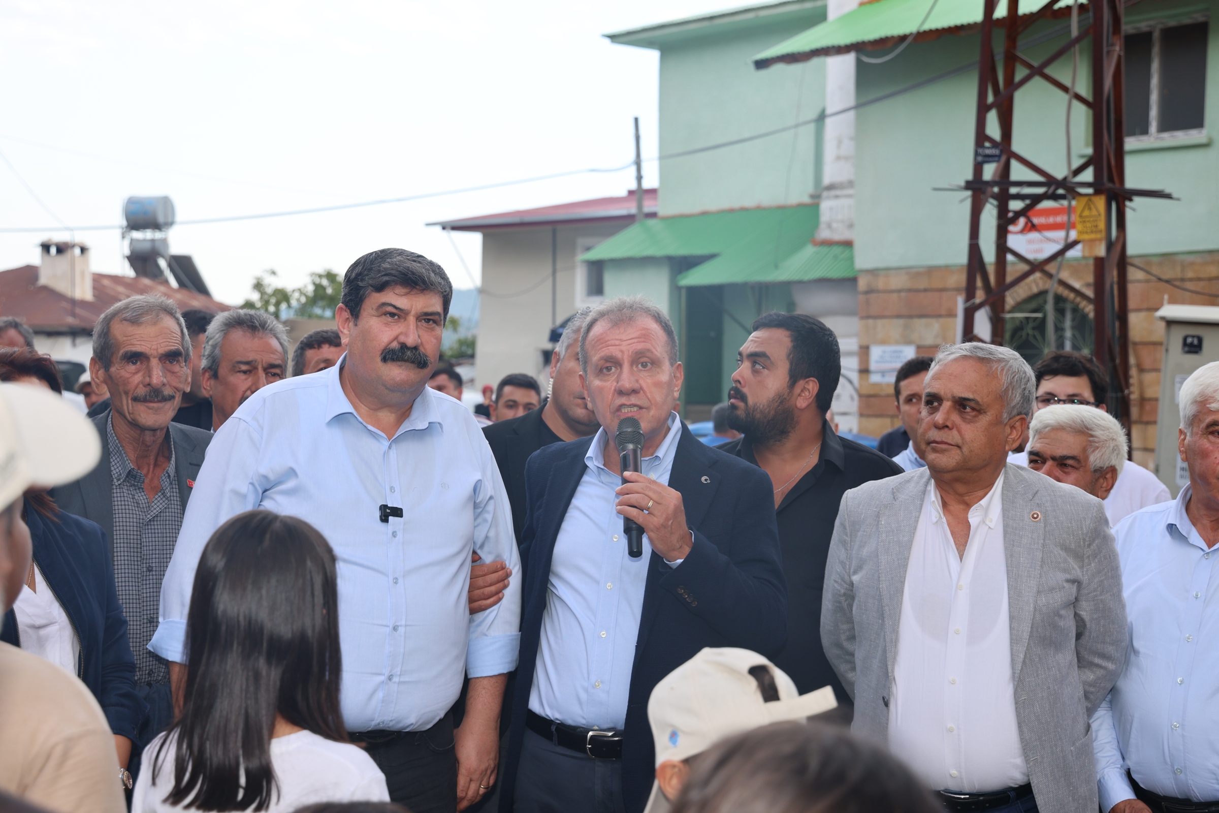 Belediye Başkanı Abdurrahman Yıldız, kırsal mahallelerde vatandaşlarla buluştu