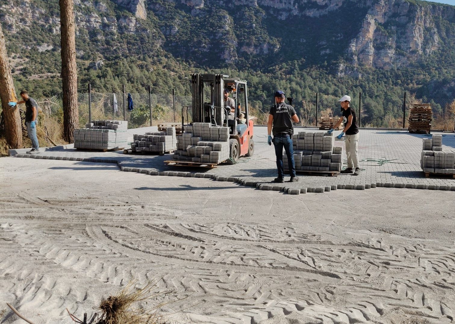 TOROSLAR BELEDİYESİ YAYLA YOLLARINI YENİLİYOR