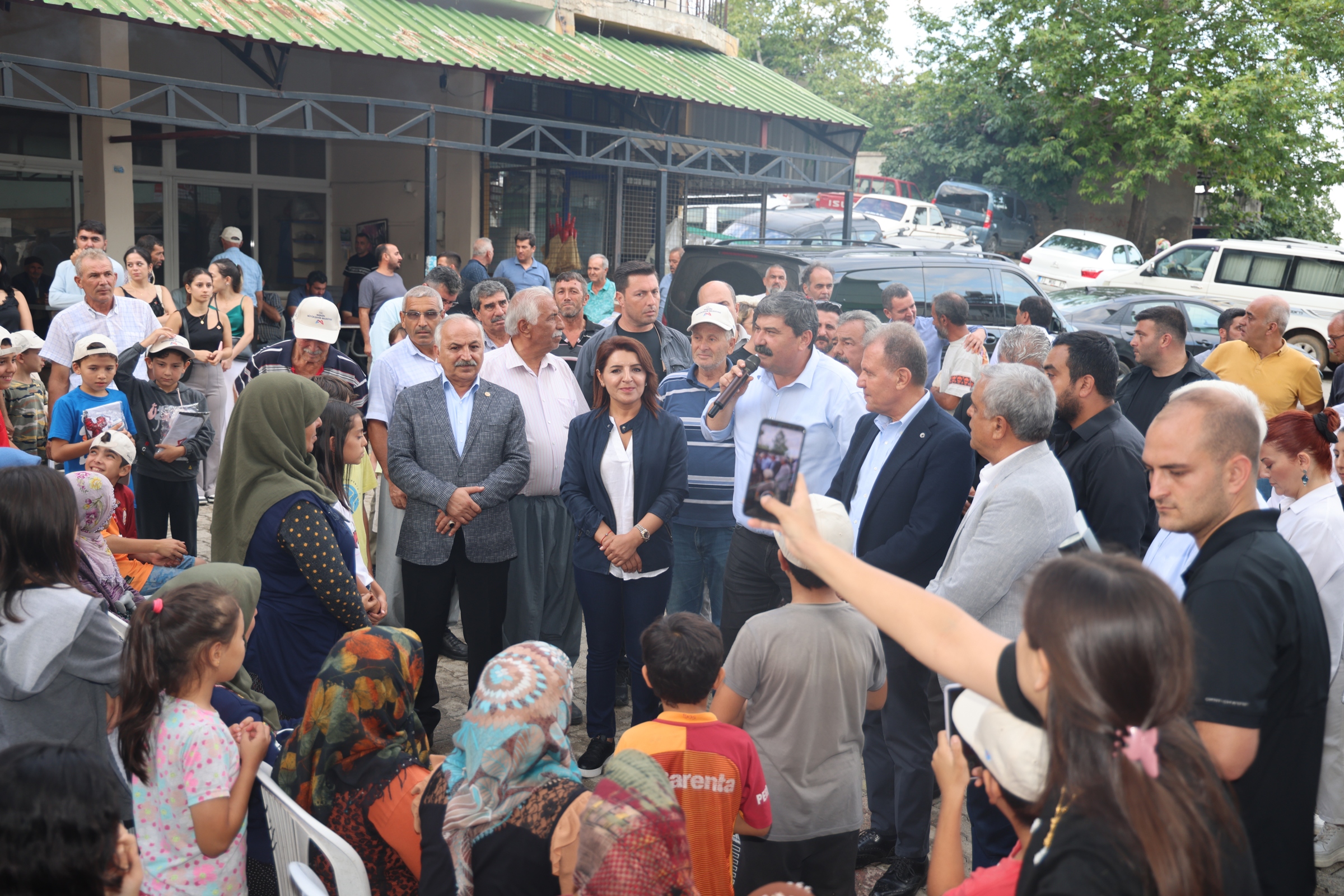 Belediye Başkanı Abdurrahman Yıldız, kırsal mahallelerde vatandaşlarla buluştu