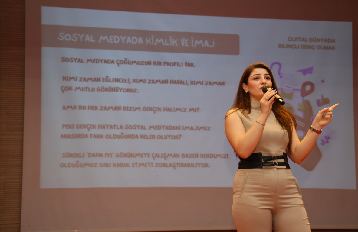 TOROSLAR’DA GENÇLERE DİJİTAL DÜNYADA BİLİNÇLİ BİREY OLMA SEMİNERİ