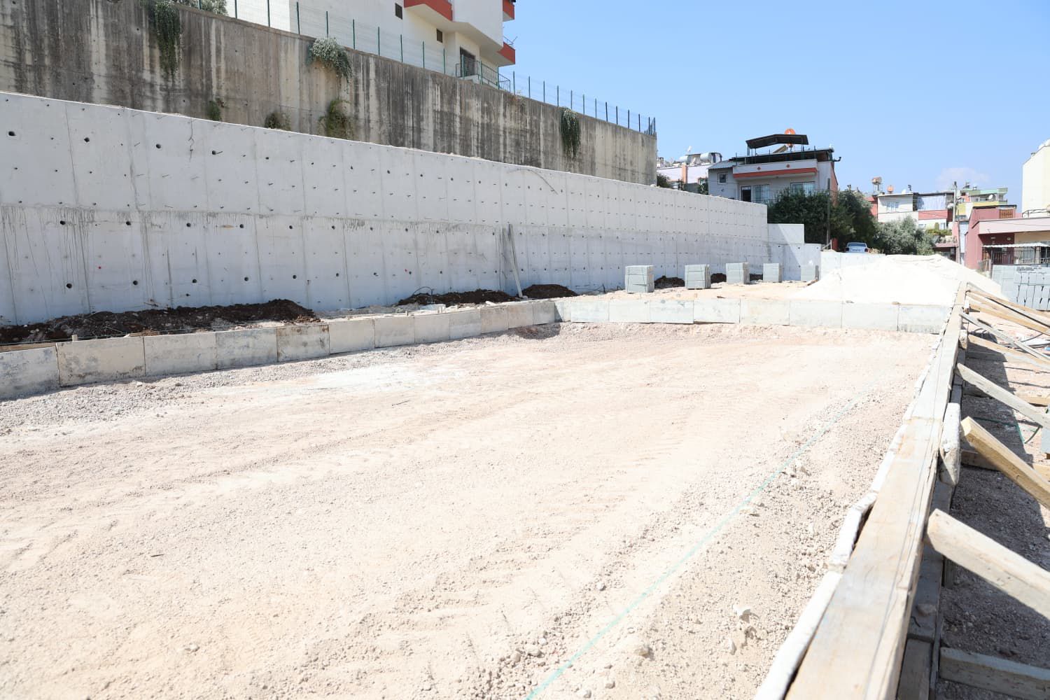 TOROSLAR BELEDİYESİNDEN ÇUKUROVA MAHALLESİ’NE ESTETİK DOKUNUŞ