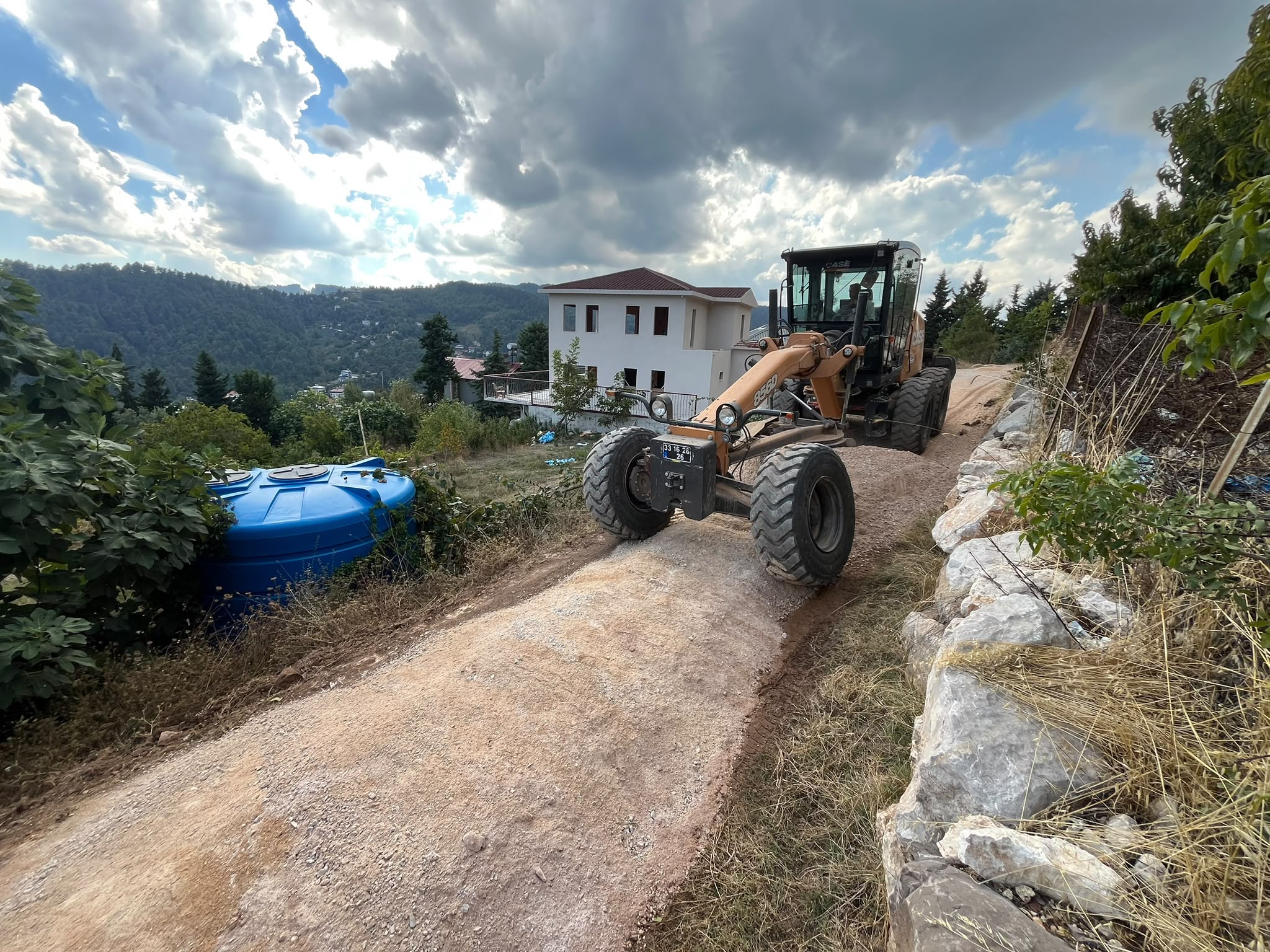 TOROSLAR’IN KIRSAL MAHALLELERİNDE YOLLAR YENİLENİYOR - Görsel 6