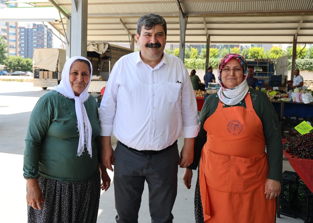 BAŞKAN YILDIZ, ÜRETİCİ VE KÖYLÜ PAZARINI GEZDİ