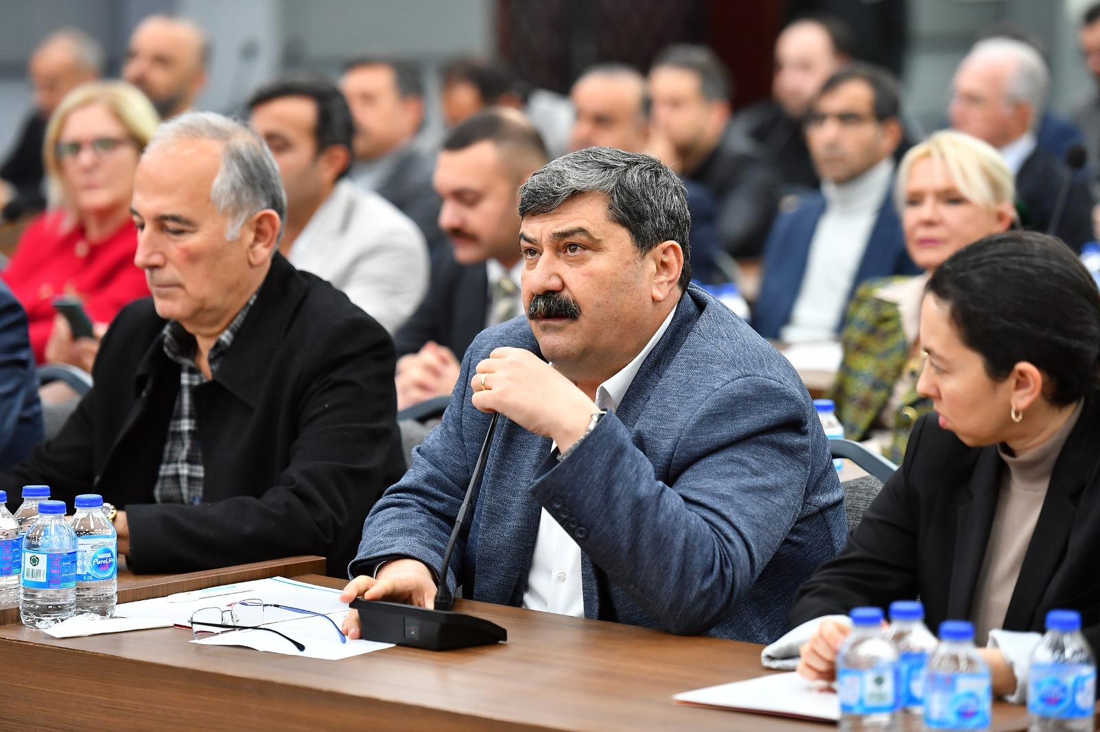 “BELEDİYELERİ KİLİTLEMEK HALKI CEZALANDIRMAK OLUR”