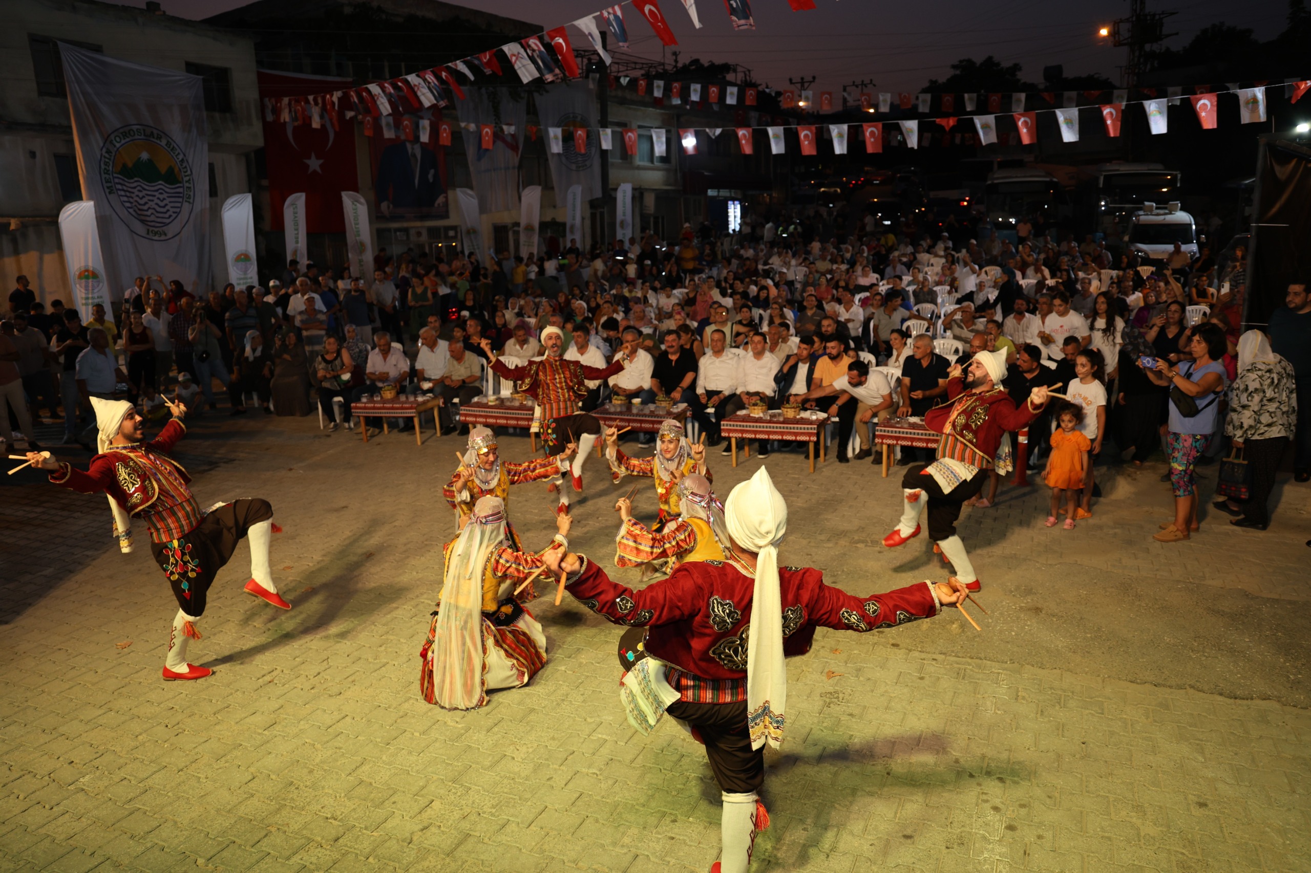 TOROSLAR’DA 2. ÜZÜM HASADI ETKİNLİĞİ BÜYÜK İLGİ GÖRDÜ