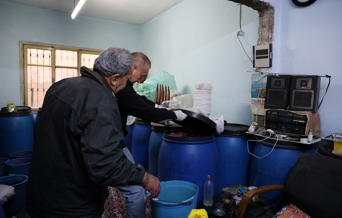 TOROSLAR ZABITASINDAN HALK SAĞLIĞINI TEHDİT EDEN MERDİVEN ALTI ŞALGAM İMALATHANESİNE MÜHÜR