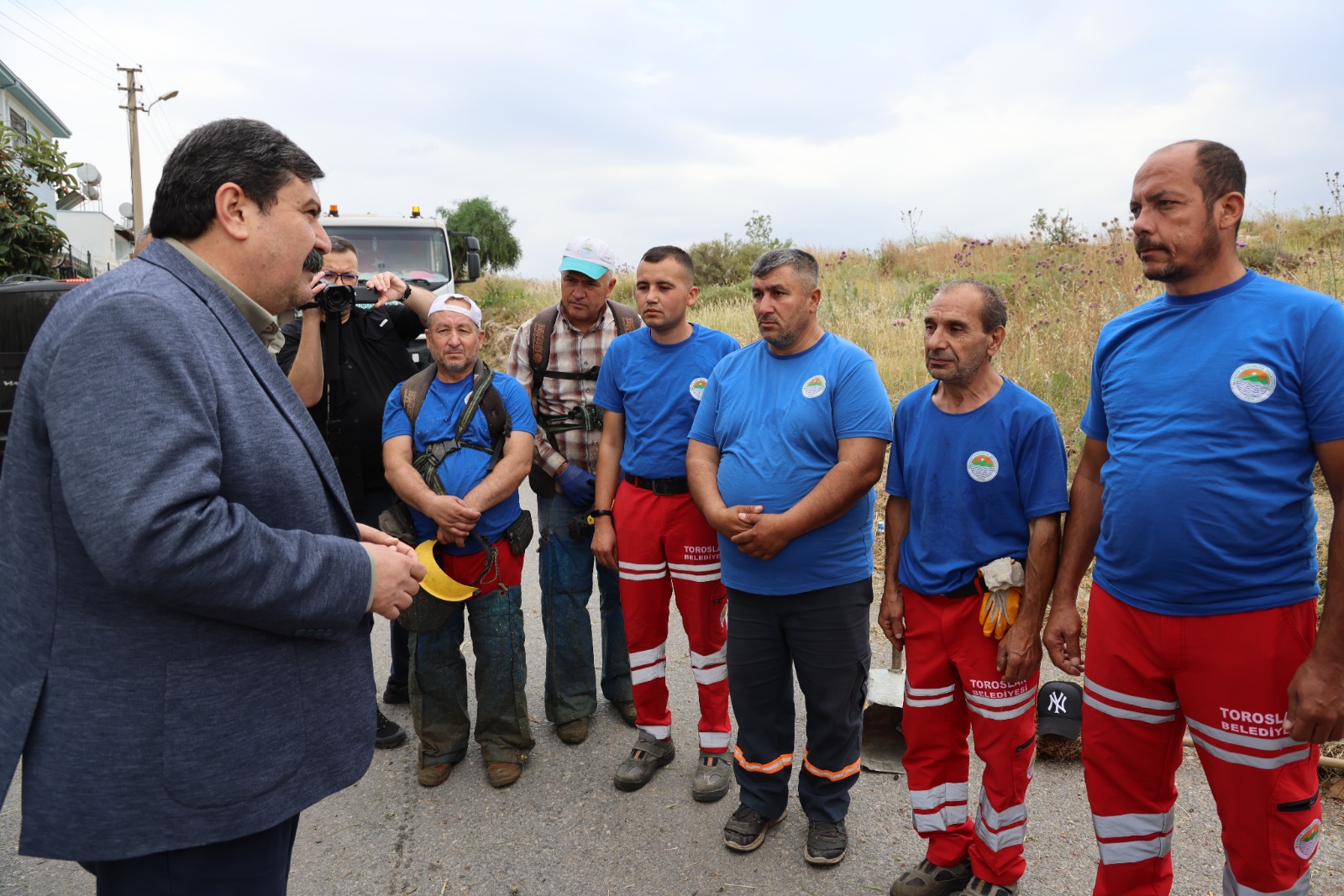 BAŞKAN YILDIZ, 1 MAYIS EMEK ve DAYANIŞMA GÜNÜ’NDE SAHA ÇALIŞMASI YAPAN PERSONELİYLE BİR ARAYA GELDİ