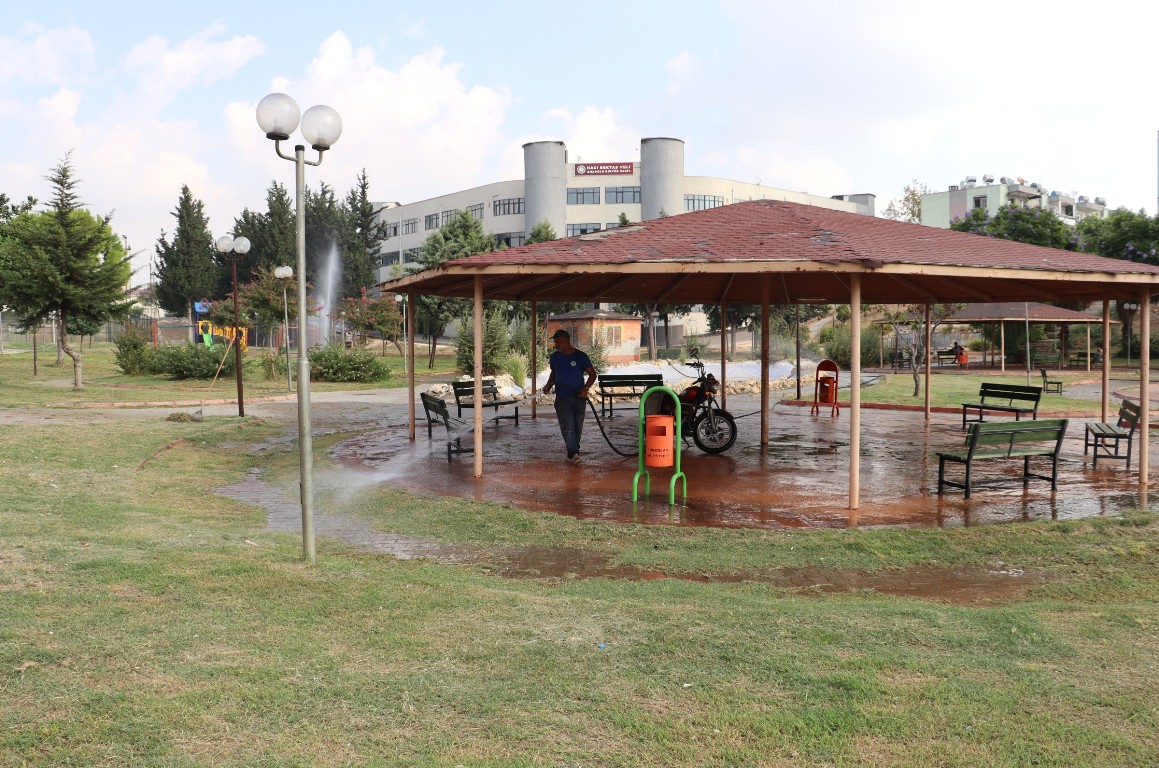 TOROSLAR BELEDİYESİ PARK VE YEŞİL ALANLARDA ÇALIŞMALARINI SÜRDÜRÜYOR