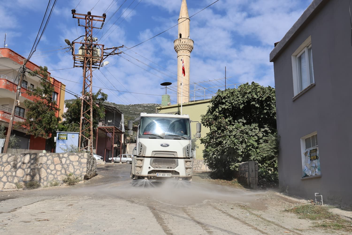 TOROSLAR’DA TEMİZLİK SEFERBERLİĞİ DEVAM EDİYOR