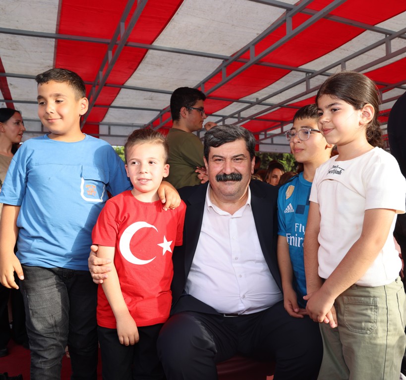 BAŞKAN YILDIZ, ÇOCUKLARIN BAYRAM SEVİNCİNİ PAYLAŞTI