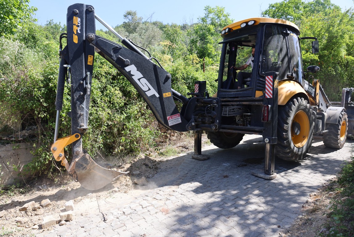 TOROSLAR’DA YAYLA YOLLARI BAKIMDAN GEÇİYOR