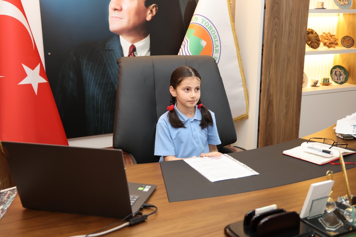 BAŞKAN YILDIZ, 23 NİSAN’DA KOLTUĞUNU MİNİK EYLÜL’E BIRAKTI