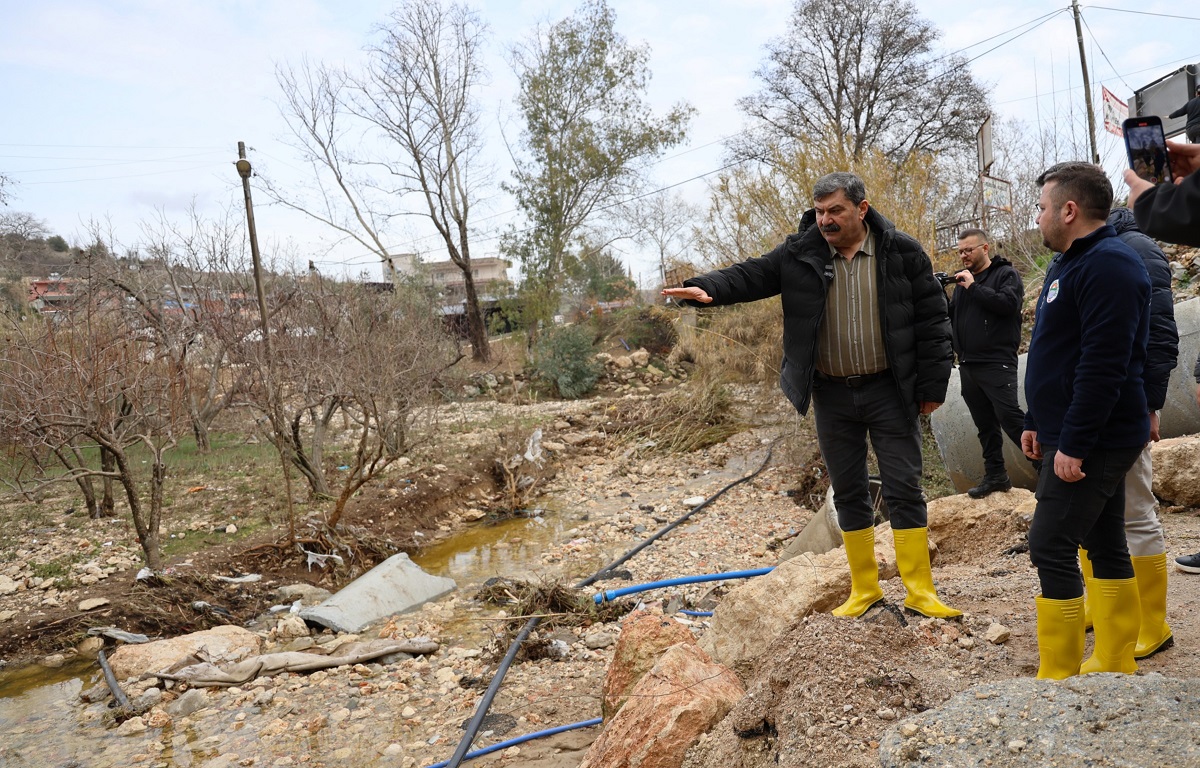 TOROSLAR BELEDİYESİ SAĞANAK YAĞIŞIN İZLERİNİ SİLMEK İÇİN 7/24 ÇALIŞIYOR