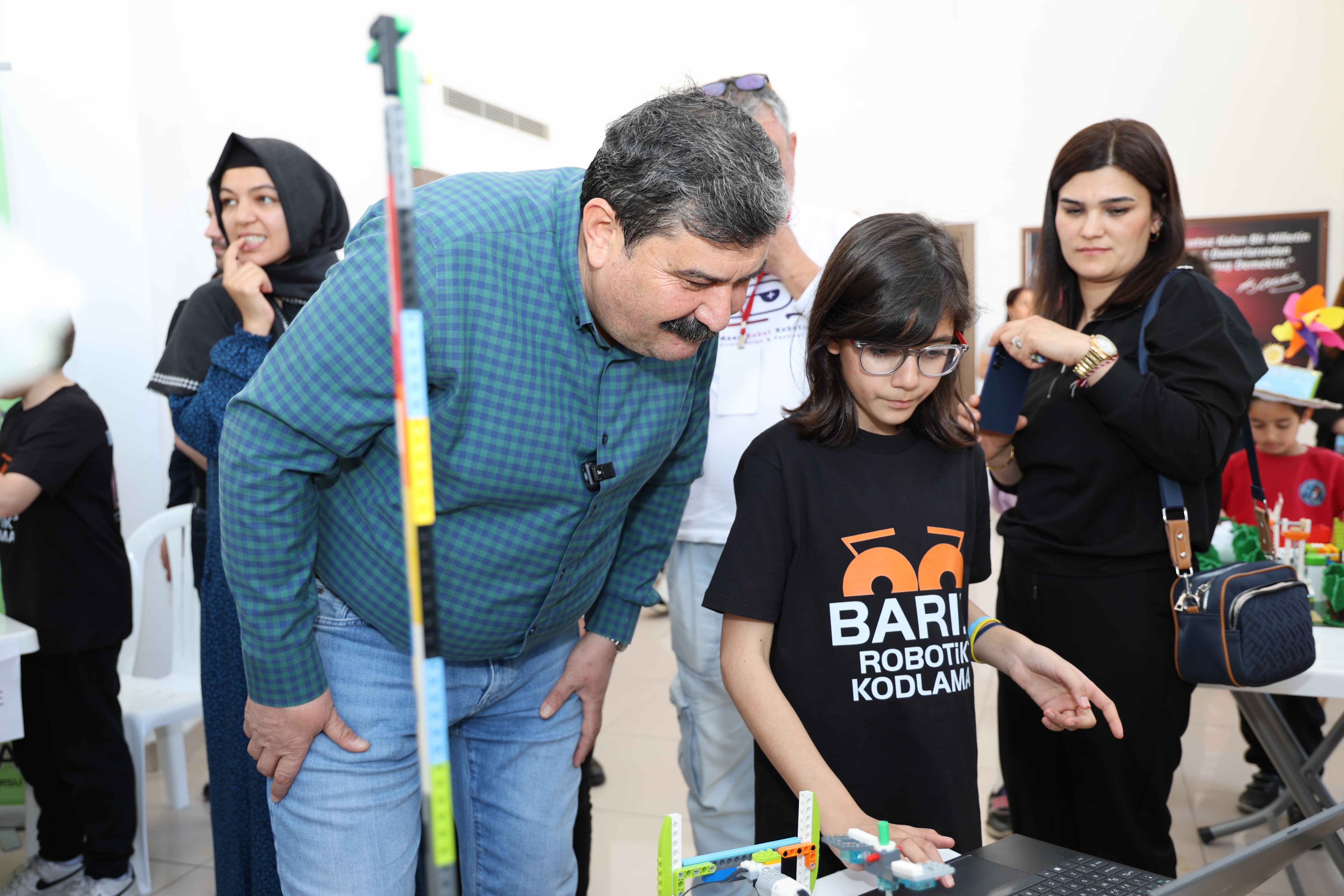TOROSLAR BELEDİYESİNİN ÖNCÜLÜĞÜNDE ROBOTİK YARIŞMA DÜZENLENDİ