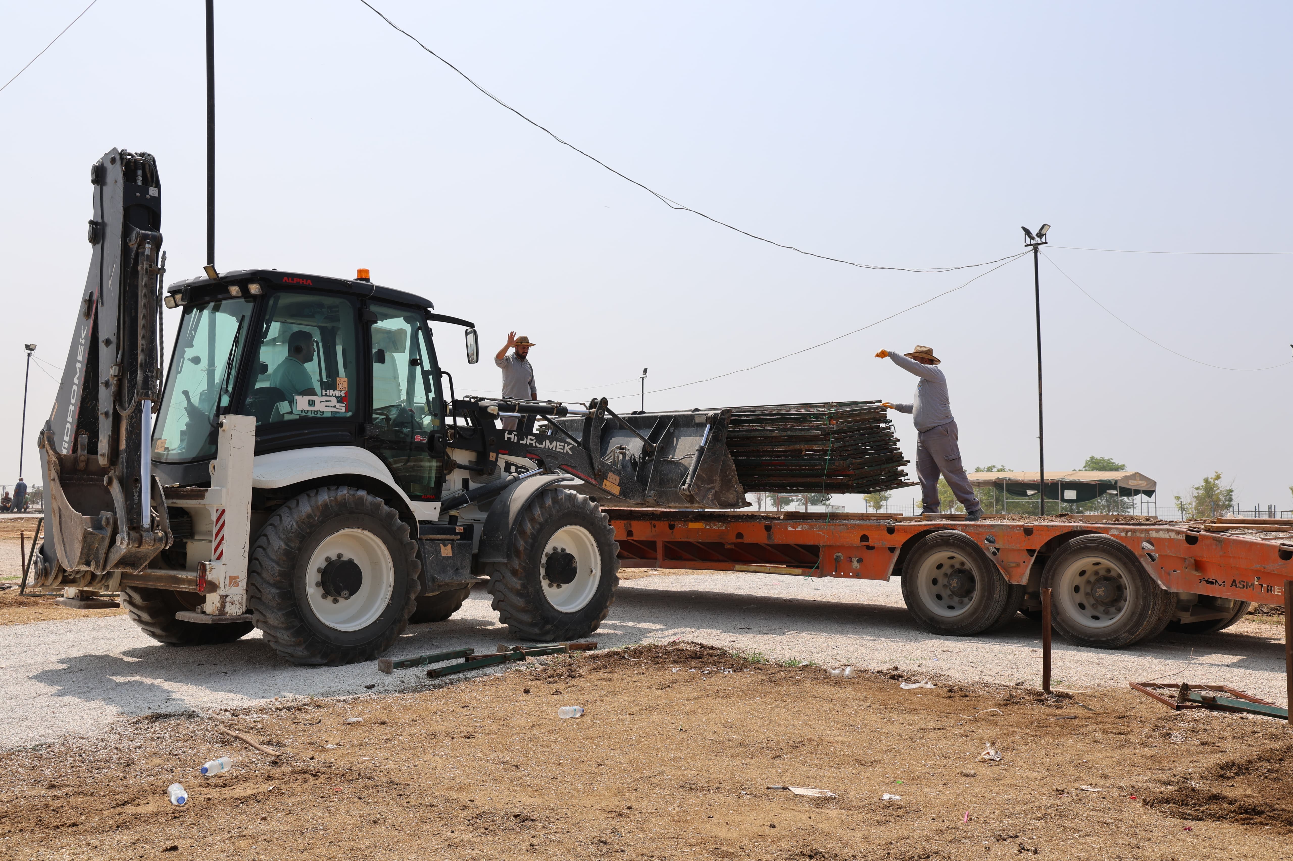 TOROSLAR’DA KURBAN SATIŞ ALANI TEMİZLENDİ