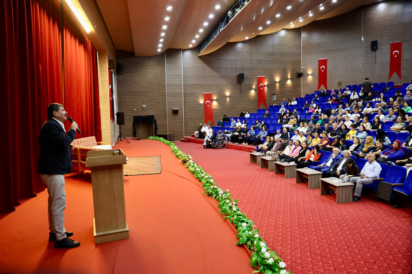 TOROSLAR’DA “ANNE ELİMİ BIRAKMA” TİYATRO OYUNU YÜREKLERE DOKUNDU - Görsel 9