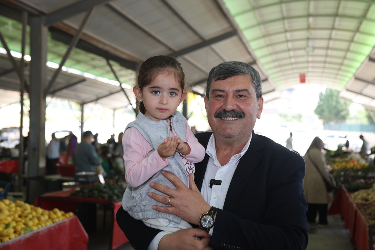 BAŞKAN YILDIZ, ÜRETİCİ VE KÖYLÜ PAZARINDA VATANDAŞLARLA BULUŞTU