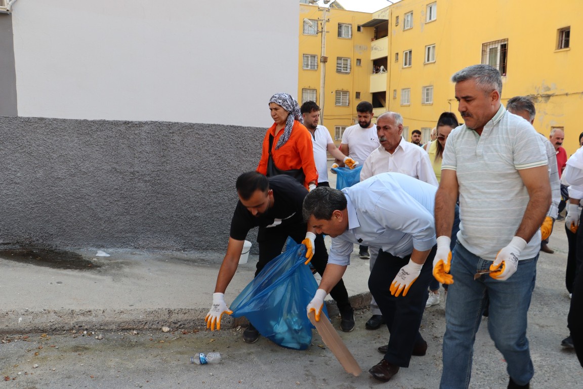 BAŞKAN YILDIZ, TEMİZLİK KAMPANYASI İÇİN YİNE SOKAKLARDAYDI
