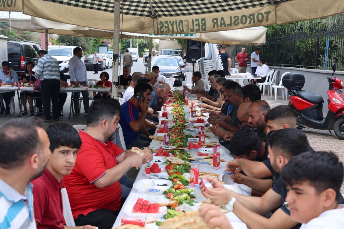 BAŞKAN YILDIZ, PAZARCI ESNAFIYLA BULUŞTU