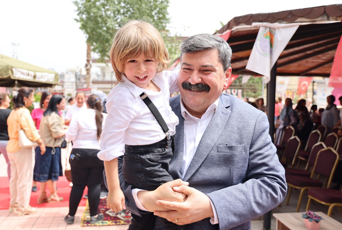 BAŞKAN YILDIZ, TOROSLAR’IN KADIN ÜRETİCİLERİYLE ANNELER GÜNÜ ETKİNLİĞİNDE BULUŞTU