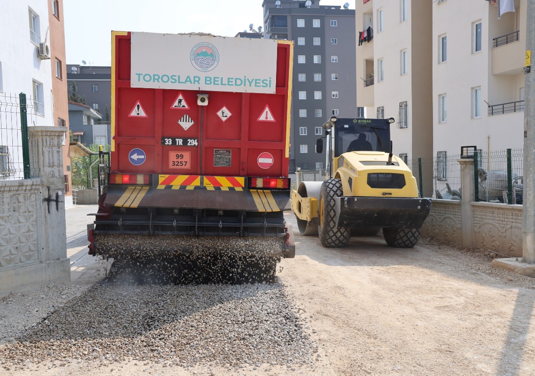 TOROSLAR’DA YOL ATAĞI SÜRÜYOR