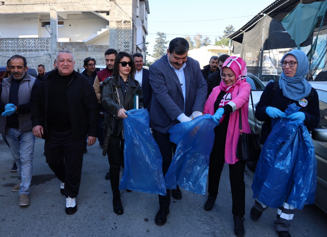 TOROSLAR BELEDİYESİ "MAHALLEDE TEMİZLİK VAR" KAMPANYASINA ÇAVUŞLU MAHALLESİ'NDE DEVAM ETTİ