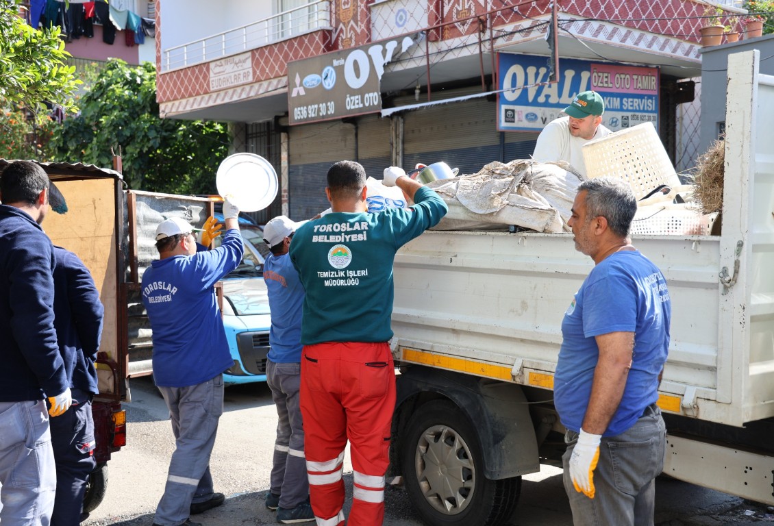 TOROSLAR ZABITASI HALK SAĞLIĞINI TEHDİT EDEN ÜRÜNLERİ TOPLADI