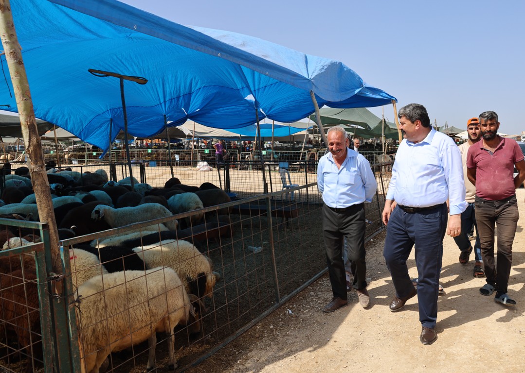 BAŞKAN YILDIZ, KURBAN SATIŞ ALANINI ZİYARET ETTİ
