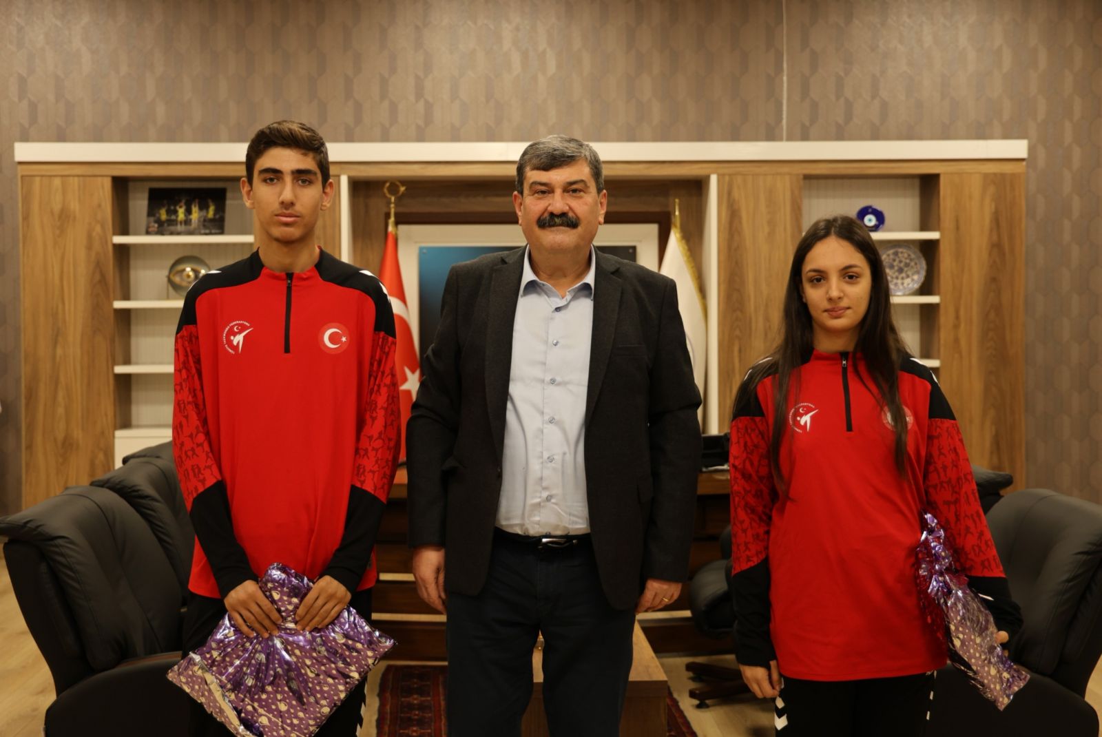 ULUSLARARASI ARENADA ÇİFTE GURUR