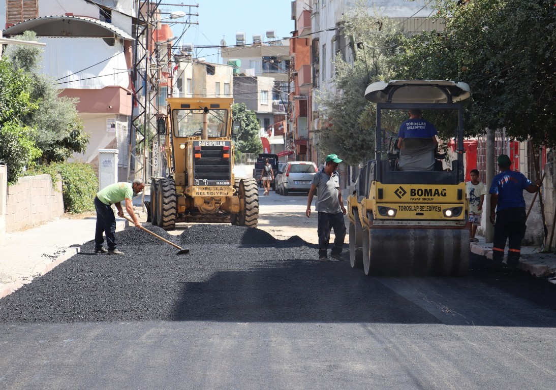 ALSANCAK MAHALLESİNDE SICAK ASFALT İLE KAPLANAN YOL YENİLENDİ