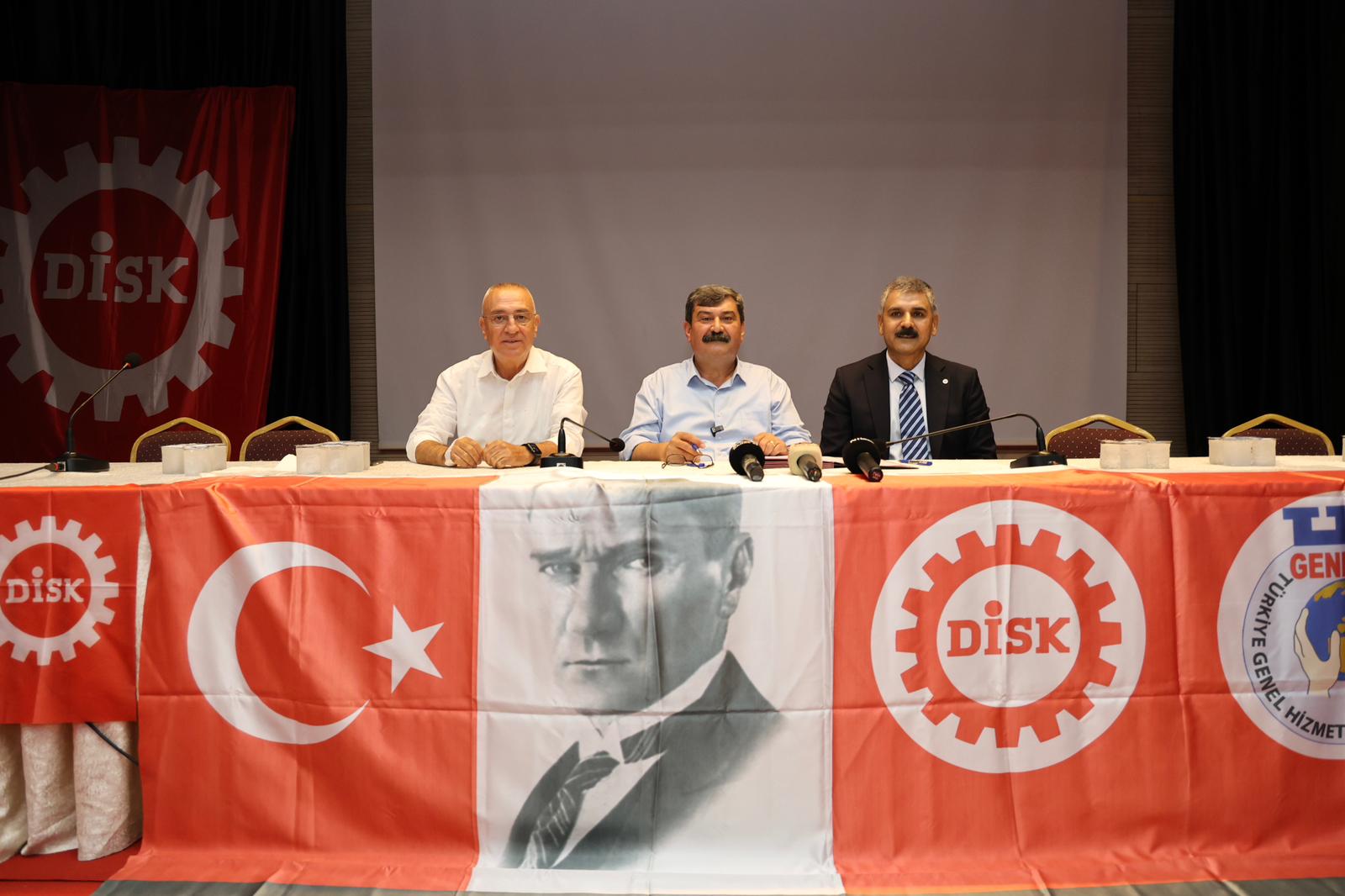 TOROSLAR BELEDİYESİNDE TOPLU İŞ SÖZLEŞMESİ SEVİNCİ!