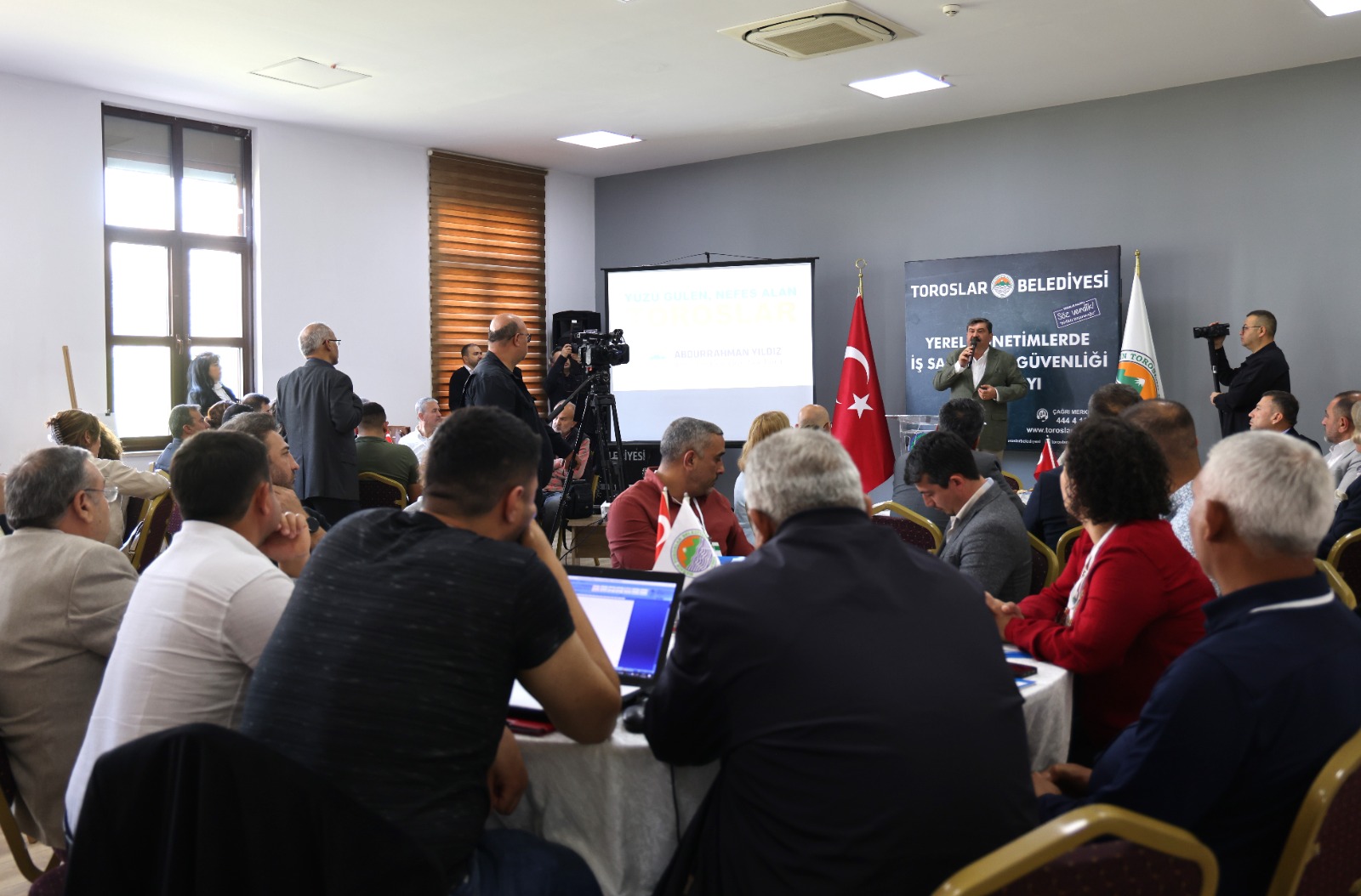 YEREL YÖNETİMLERDE İŞ SAĞLIĞI VE GÜVENLİĞİ ÇALIŞTAYI, TOROSLAR BELEDİYESİNİN EV SAHİPLİĞİNDE YAPILDI