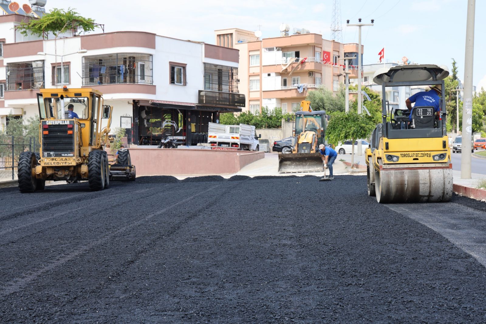 TOROSLAR’DA YOLLAR YENİLENİYOR